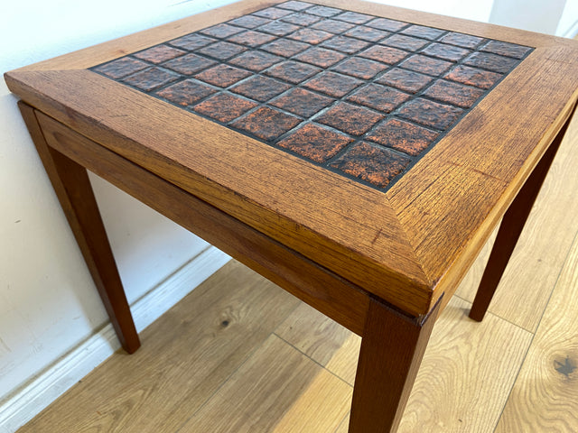 WMK Schöner und sehr gut erhaltener skandinavischer Couchtisch aus Teakholz mit schonenden Fliesen # Tisch Wohnzimmertisch Beistelltisch Fliesentisch Sofatisch Coffe table Vintage Mid-Century Teak