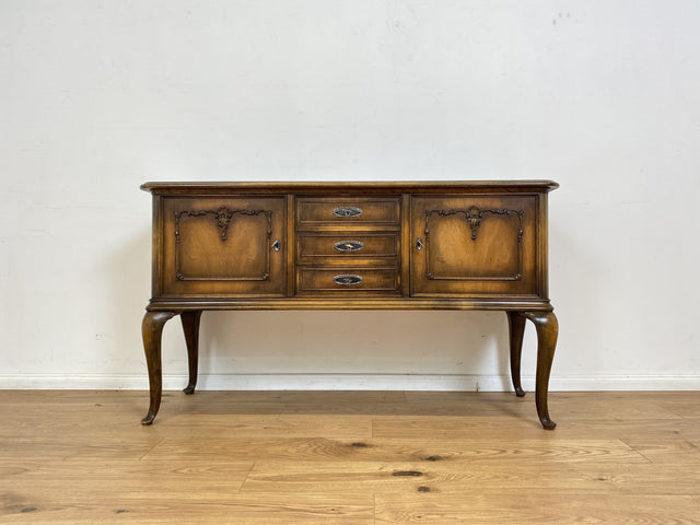 WMK Schönes, hochwertiges und gut erhaltenes 60er Jahre Chippendale Sideboard aus vollem Holz mit Schubladen # Kommode Schrank TV-Lowboard Fernsehkommode Wäschekommode Vintage Barock Rokoko Stilmöbel