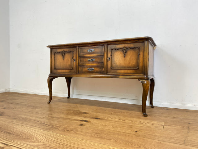 WMK Schönes, hochwertiges und gut erhaltenes 60er Jahre Chippendale Sideboard aus vollem Holz mit Schubladen # Kommode Schrank TV-Lowboard Fernsehkommode Wäschekommode Vintage Barock Rokoko Stilmöbel