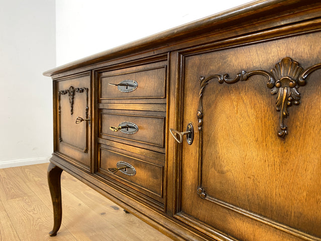 WMK Schönes, hochwertiges und gut erhaltenes 60er Jahre Chippendale Sideboard aus vollem Holz mit Schubladen # Kommode Schrank TV-Lowboard Fernsehkommode Wäschekommode Vintage Barock Rokoko Stilmöbel