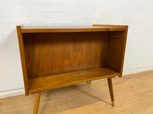 WMK Formschöne kleine Mid-Century Barkommode innen verspiegelt, mit zeittypischen konischen Füßen und Glasschiebetüren # Bar Barschrank Mini-Bar Hausbar Kommode Vitrine Rockabilly Vintage 50er 60er