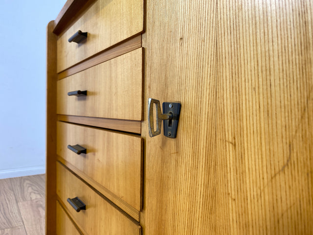 WMK Schöne, geräumige & gut erhaltene Mid-Century Kommode aus vollem Holz mit 5 Schubladen, großem Fach & original Messinggriffen # Schrank Wäscheschrank Wäschekommode Wickelkommode Sideboard Vintage