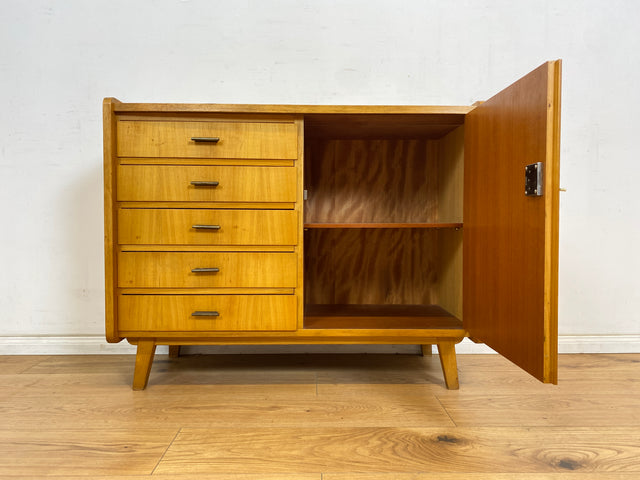 WMK Schöne, geräumige & gut erhaltene Mid-Century Kommode aus vollem Holz mit 5 Schubladen, großem Fach & original Messinggriffen # Schrank Wäscheschrank Wäschekommode Wickelkommode Sideboard Vintage