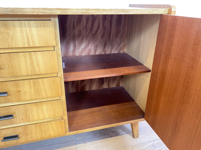 WMK Schöne, geräumige & gut erhaltene Mid-Century Kommode aus vollem Holz mit 5 Schubladen, großem Fach & original Messinggriffen # Schrank Wäscheschrank Wäschekommode Wickelkommode Sideboard Vintage