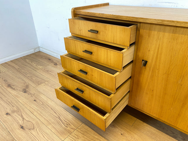 WMK Schöne, geräumige & gut erhaltene Mid-Century Kommode aus vollem Holz mit 5 Schubladen, großem Fach & original Messinggriffen # Schrank Wäscheschrank Wäschekommode Wickelkommode Sideboard Vintage