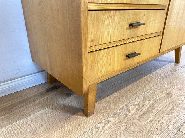 WMK Schöne, geräumige & gut erhaltene Mid-Century Kommode aus vollem Holz mit 5 Schubladen, großem Fach & original Messinggriffen # Schrank Wäscheschrank Wäschekommode Wickelkommode Sideboard Vintage