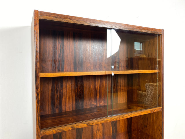 WMK Stilvoller & gut erhaltener skandinavischer Bücherschrank mit Vitrine , verstellb. Regalböden & Schublade , in edlem Palisander # Regal Bücherregal Highboard Kommode Rosewood Mid-Century Vintage