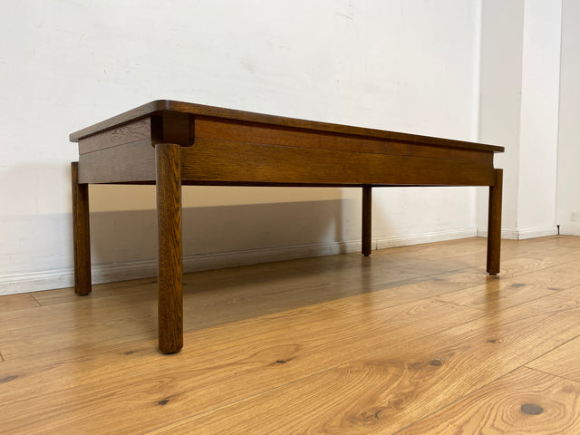 WMK I Hochwertiger großer 70er Jahre Couchtisch im Stile von Jean Gillon und Arne Norell aus massiver Eiche I Wohnzimmertisch Coffee Table Sitzgarnitur Danish Design Skandinavisch Mid-Century Vintage