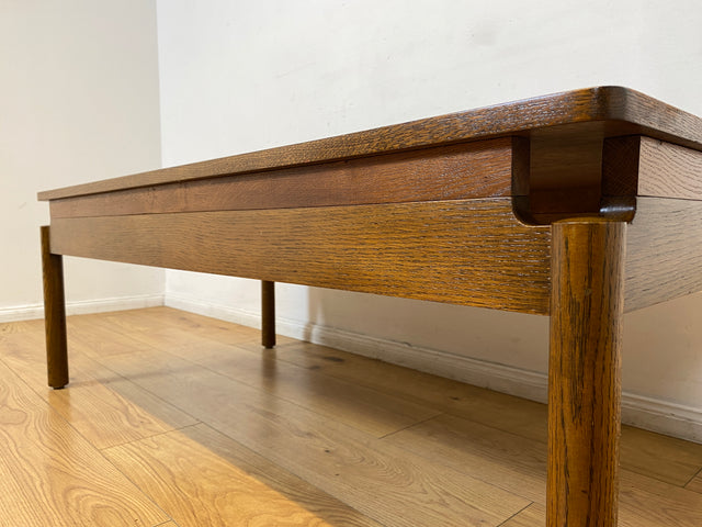 WMK I Hochwertiger großer 70er Jahre Couchtisch im Stile von Jean Gillon und Arne Norell aus massiver Eiche I Wohnzimmertisch Coffee Table Sitzgarnitur Danish Design Skandinavisch Mid-Century Vintage