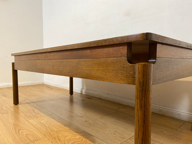 WMK I Hochwertiger großer 70er Jahre Couchtisch im Stile von Jean Gillon und Arne Norell aus massiver Eiche I Wohnzimmertisch Coffee Table Sitzgarnitur Danish Design Skandinavisch Mid-Century Vintage