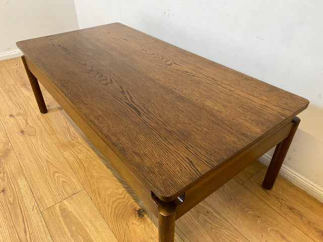 WMK I Hochwertiger großer 70er Jahre Couchtisch im Stile von Jean Gillon und Arne Norell aus massiver Eiche I Wohnzimmertisch Coffee Table Sitzgarnitur Danish Design Skandinavisch Mid-Century Vintage