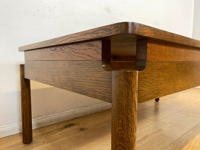 WMK I Hochwertiger großer 70er Jahre Couchtisch im Stile von Jean Gillon und Arne Norell aus massiver Eiche I Wohnzimmertisch Coffee Table Sitzgarnitur Danish Design Skandinavisch Mid-Century Vintage