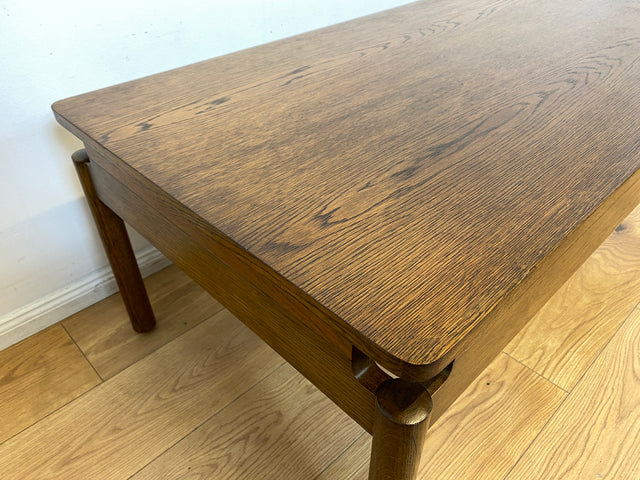 WMK I Hochwertiger großer 70er Jahre Couchtisch im Stile von Jean Gillon und Arne Norell aus massiver Eiche I Wohnzimmertisch Coffee Table Sitzgarnitur Danish Design Skandinavisch Mid-Century Vintage