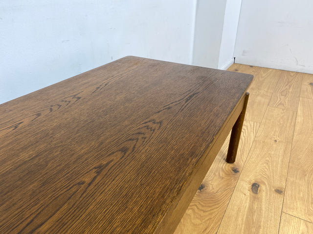 WMK I Hochwertiger großer 70er Jahre Couchtisch im Stile von Jean Gillon und Arne Norell aus massiver Eiche I Wohnzimmertisch Coffee Table Sitzgarnitur Danish Design Skandinavisch Mid-Century Vintage