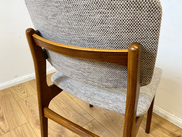 WMK I Set aus 4 hochwertigen skandinavischen Mid-Century Esszimmerstühlen mit naturbeigem Originalbezug & Walnuss Rahmen I Stühle Küchenstühle Dining Chairs Holz Polster Vintage Berlin Bochum Dresden