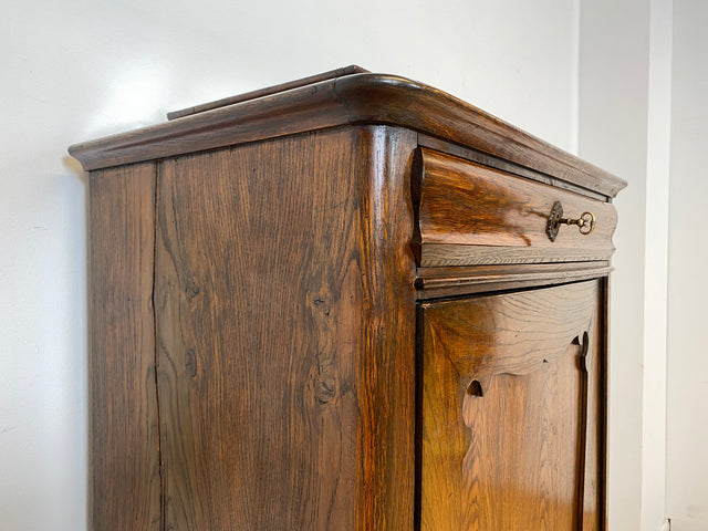 WMK I Charaktervoller dänischer antiker Schrank aus massiver Eiche mit Schubladen I Hochschrank Highboard Geschirr Dielen Wäsche Kleider Bauern Historismus Biedermeier Vintage Berlin Bayern Düsseldorf
