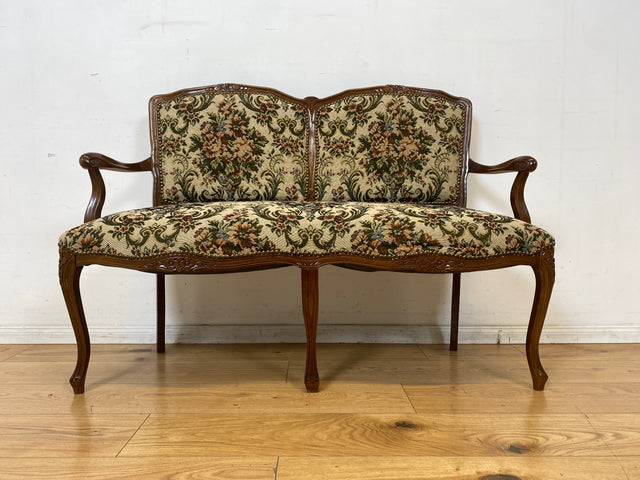 Wunderschönes und gut erhaltenes 60er Jahre Chippendale Sofa mit feinem blumigen Bezug/ Vintage Chippendale Bank