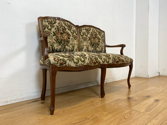 Wunderschönes und gut erhaltenes 60er Jahre Chippendale Sofa mit feinem blumigen Bezug/ Vintage Chippendale Bank