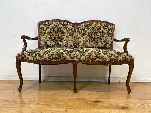 Wunderschönes und gut erhaltenes 60er Jahre Chippendale Sofa mit feinem blumigen Bezug/ Vintage Chippendale Bank