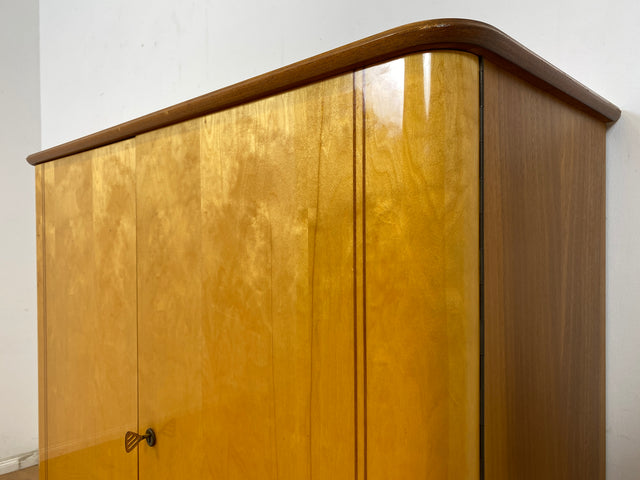 WMK Formschöner & geräumiger Rockabilly Wäscheschrank Modell Dominia aus vollem Holz mit Schubladen # Schrank Kleiderschrank Flurschrank Highboard Kommode Schuhschrank 50er 60er Mid-Century Vintage