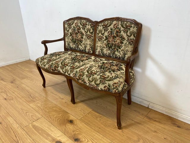 Wunderschönes und gut erhaltenes 60er Jahre Chippendale Sofa mit feinem blumigen Bezug/ Vintage Chippendale Bank
