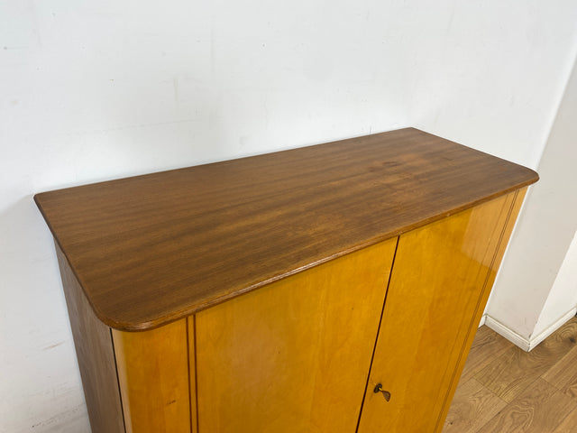 WMK Formschöner & geräumiger Rockabilly Wäscheschrank Modell Dominia aus vollem Holz mit Schubladen # Schrank Kleiderschrank Flurschrank Highboard Kommode Schuhschrank 50er 60er Mid-Century Vintage