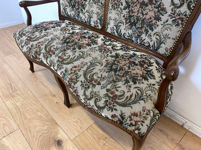 Wunderschönes und gut erhaltenes 60er Jahre Chippendale Sofa mit feinem blumigen Bezug/ Vintage Chippendale Bank