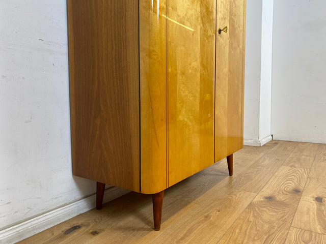 WMK Formschöner & geräumiger Rockabilly Wäscheschrank Modell Dominia aus vollem Holz mit Schubladen # Schrank Kleiderschrank Flurschrank Highboard Kommode Schuhschrank 50er 60er Mid-Century Vintage