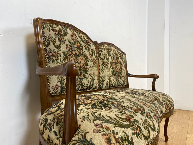 Wunderschönes und gut erhaltenes 60er Jahre Chippendale Sofa mit feinem blumigen Bezug/ Vintage Chippendale Bank