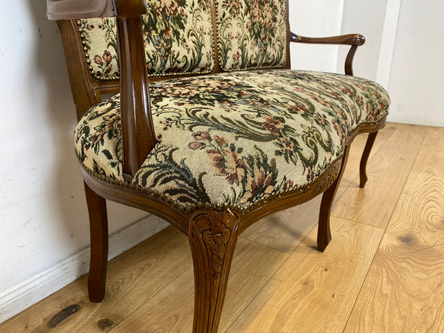 Wunderschönes und gut erhaltenes 60er Jahre Chippendale Sofa mit feinem blumigen Bezug/ Vintage Chippendale Bank