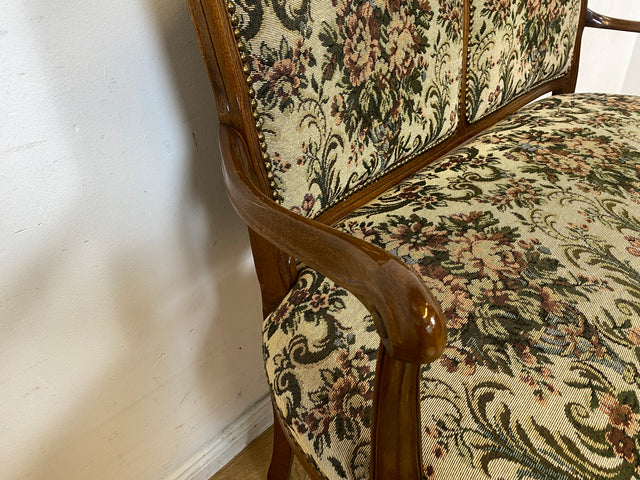 Wunderschönes und gut erhaltenes 60er Jahre Chippendale Sofa mit feinem blumigen Bezug/ Vintage Chippendale Bank