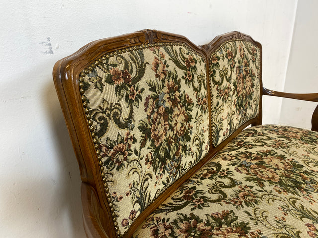 Wunderschönes und gut erhaltenes 60er Jahre Chippendale Sofa mit feinem blumigen Bezug/ Vintage Chippendale Bank