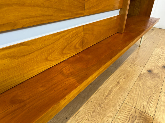 WMK I Stilvoller Mid-Century Wohnzimmerschrank mit Schubladen