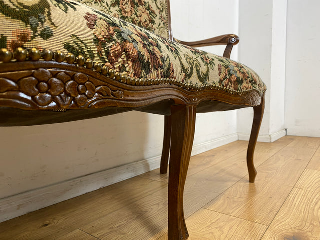 Wunderschönes und gut erhaltenes 60er Jahre Chippendale Sofa mit feinem blumigen Bezug/ Vintage Chippendale Bank