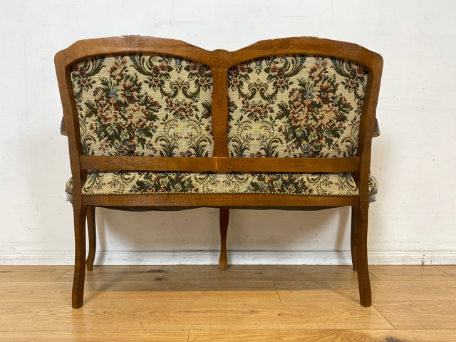 Wunderschönes und gut erhaltenes 60er Jahre Chippendale Sofa mit feinem blumigen Bezug/ Vintage Chippendale Bank