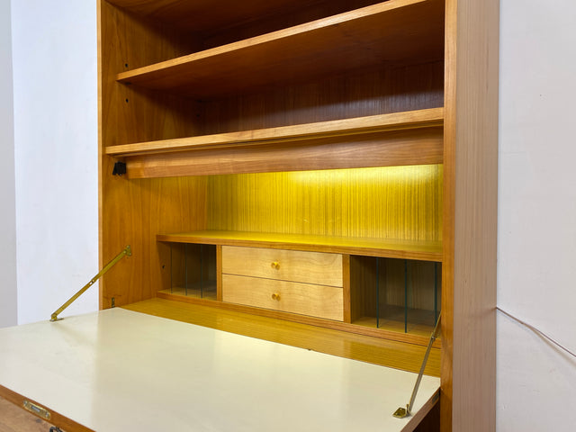 WMK I Besonders schöner heller Mid-Century Schreibschrank mit Beleuchtung