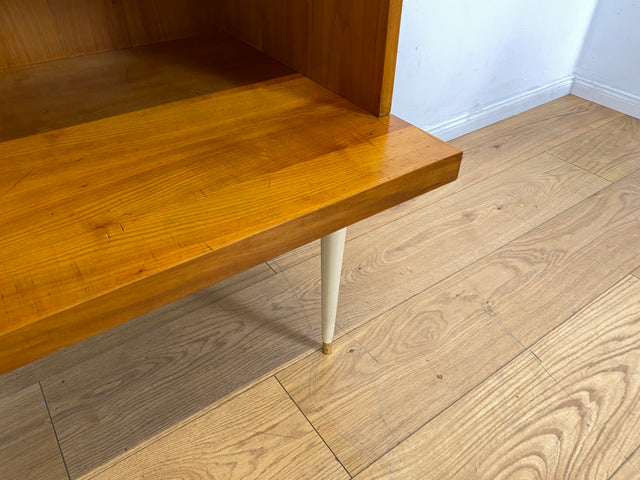 WMK I Besonders schöner heller Mid-Century Schreibschrank mit Beleuchtung