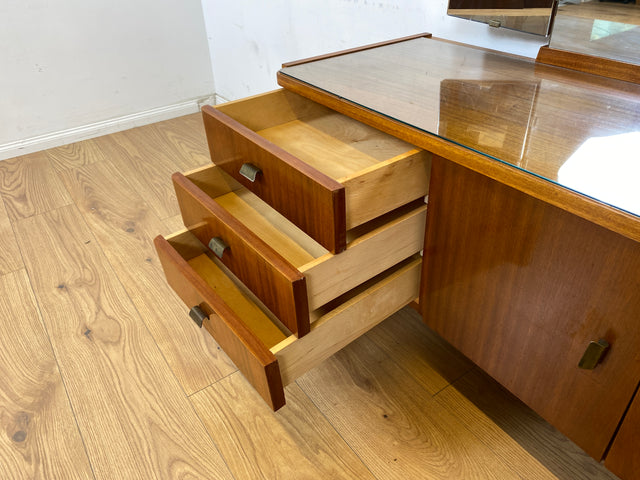 WMK Stilvolle und gut erhaltene Mid-Century Spiegelkommode aus vollem Holz mit Schubladen und Messinggriffen # Frisierkommode Schminkkommode Sideboard Kommode Spiegel Ganzkörperspiegel 60er Vintage