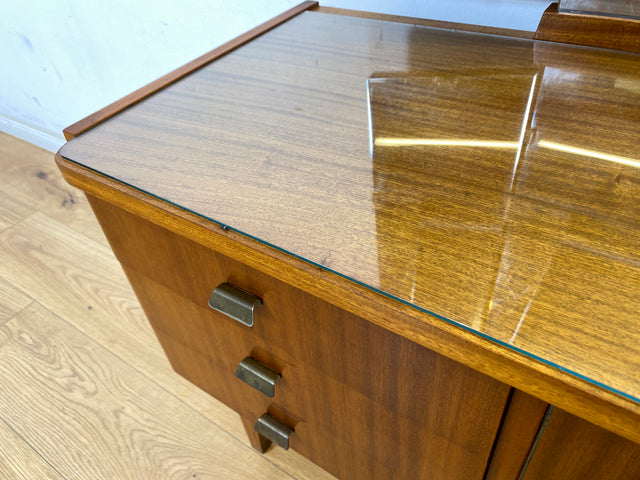 WMK Stilvolle und gut erhaltene Mid-Century Spiegelkommode aus vollem Holz mit Schubladen und Messinggriffen # Frisierkommode Schminkkommode Sideboard Kommode Spiegel Ganzkörperspiegel 60er Vintage