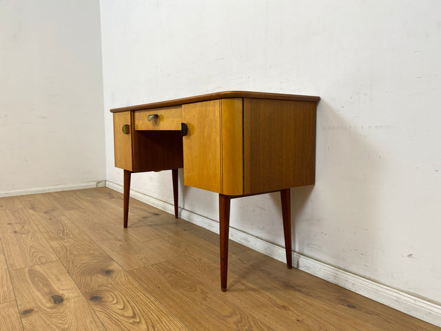 WMK Formschöner & gut erhaltener kleiner Rockabilly Schreibtisch / Schminktisch Modell Dominia mit Schubladen & hübschen Messinggriffen # Desk Arbeitstisch Frisierkommode 50er 60er Mid-Century Vintage