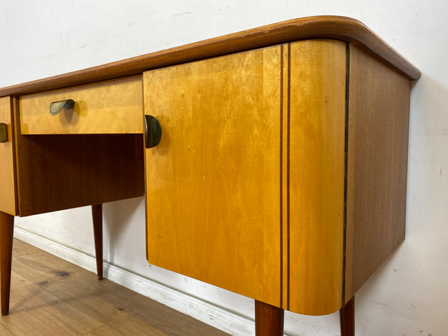 WMK Formschöner & gut erhaltener kleiner Rockabilly Schreibtisch / Schminktisch Modell Dominia mit Schubladen & hübschen Messinggriffen # Desk Arbeitstisch Frisierkommode 50er 60er Mid-Century Vintage