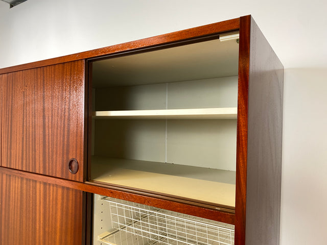 WMK I Hochwertiger großer skandinavischer Kleiderschrank in Mahagoni mit Aufsatz und Schiebetüren I Schrank Wardrobe Schlafzimmer Wäsche Danish Design Mid-Century Vintage Berlin Stuttgart Leipzig