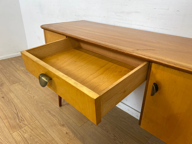 WMK Formschöner & gut erhaltener kleiner Rockabilly Schreibtisch / Schminktisch Modell Dominia mit Schubladen & hübschen Messinggriffen # Desk Arbeitstisch Frisierkommode 50er 60er Mid-Century Vintage