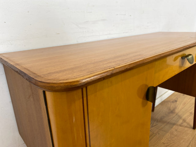 WMK Formschöner & gut erhaltener kleiner Rockabilly Schreibtisch / Schminktisch Modell Dominia mit Schubladen & hübschen Messinggriffen # Desk Arbeitstisch Frisierkommode 50er 60er Mid-Century Vintage