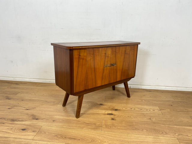 WMK Formschöne & geräumige Mid-Century Kommode aus vollem Holz mit original Messingbeschlägen # Sideboard TV-Lowboard Fernsehkommode Wäschekommode Schuhschrank Anrichte Rockabilly Vintage 50er 60er