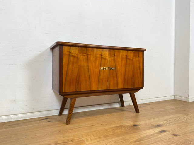 WMK Formschöne & geräumige Mid-Century Kommode aus vollem Holz mit original Messingbeschlägen # Sideboard TV-Lowboard Fernsehkommode Wäschekommode Schuhschrank Anrichte Rockabilly Vintage 50er 60er