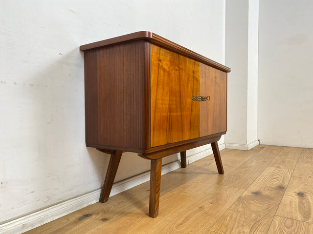 WMK Formschöne & geräumige Mid-Century Kommode aus vollem Holz mit original Messingbeschlägen # Sideboard TV-Lowboard Fernsehkommode Wäschekommode Schuhschrank Anrichte Rockabilly Vintage 50er 60er