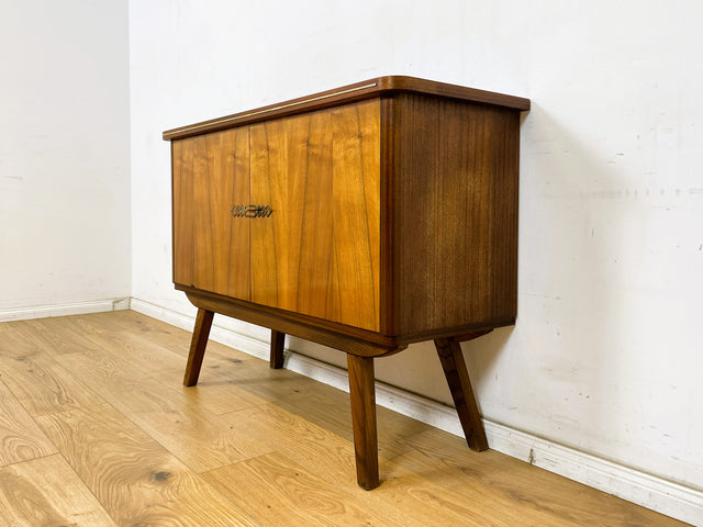 WMK Formschöne & geräumige Mid-Century Kommode aus vollem Holz mit original Messingbeschlägen # Sideboard TV-Lowboard Fernsehkommode Wäschekommode Schuhschrank Anrichte Rockabilly Vintage 50er 60er