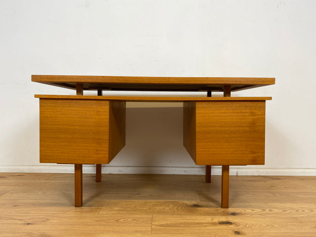 WMK Stilvoller und sehr gut erhaltener 70er Jahre Schreibtisch, freistellend, mit Schubladen und großem Fach # Arbeitstisch Bürotisch Writing Desk Sekretär Vintage Retro Mid-Century # Versand möglich