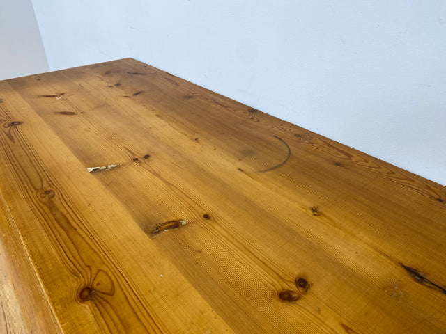 WMK I Imposante große antike Anrichte aus vollem Holz mit handgeschnitzten Reliefs und gedrechselten Säulen I Kommode Schrank Sideboard Truhe Büfett Flur Geschirr Gründerzeit Vintage Berlin Bonn Hof